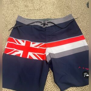 Men’s quicksilver board shorts/ swim trunks